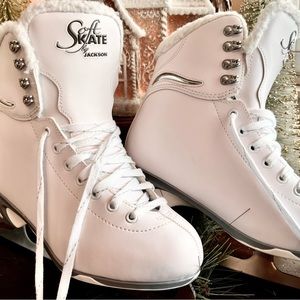 NEW!  White womens ice skates, never worn, in excellent condition